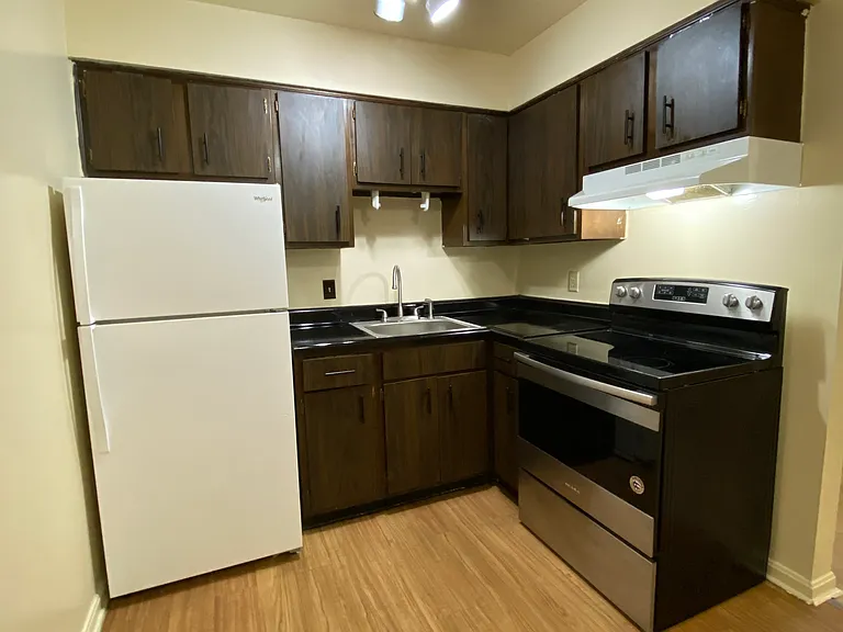 1218 Innis Ct #7 — Photo 5