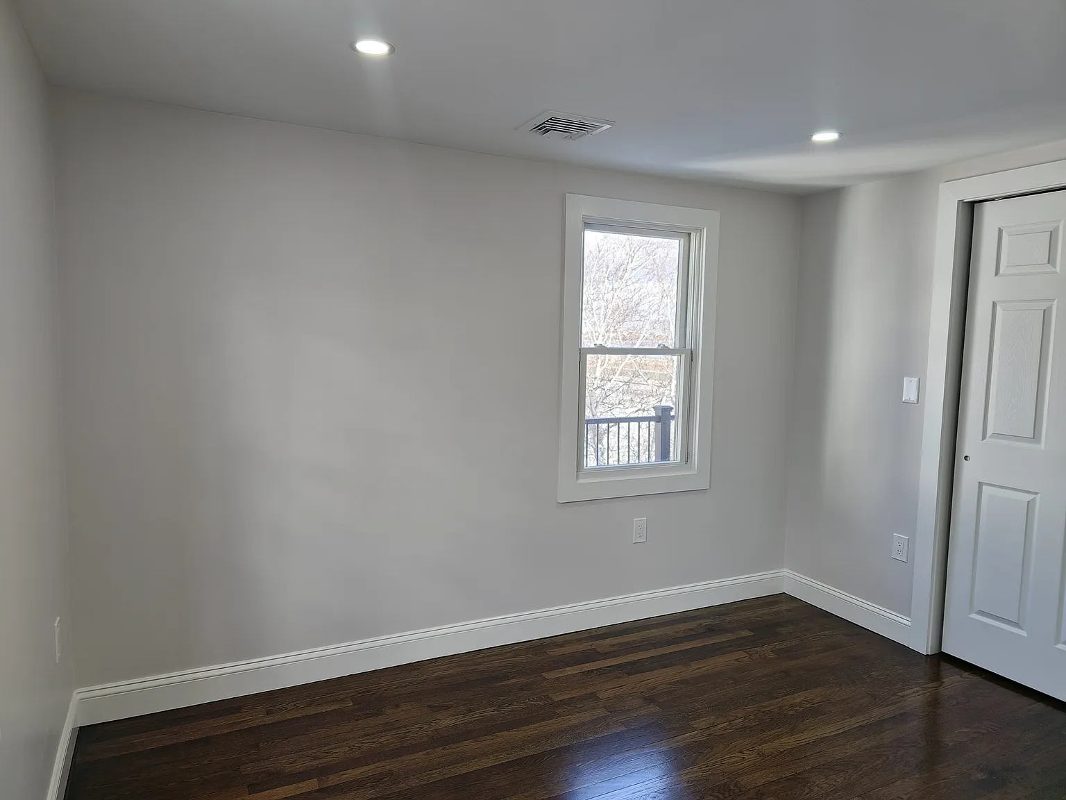 3 bed, 1140 sqft, $4,000 — Photo 2