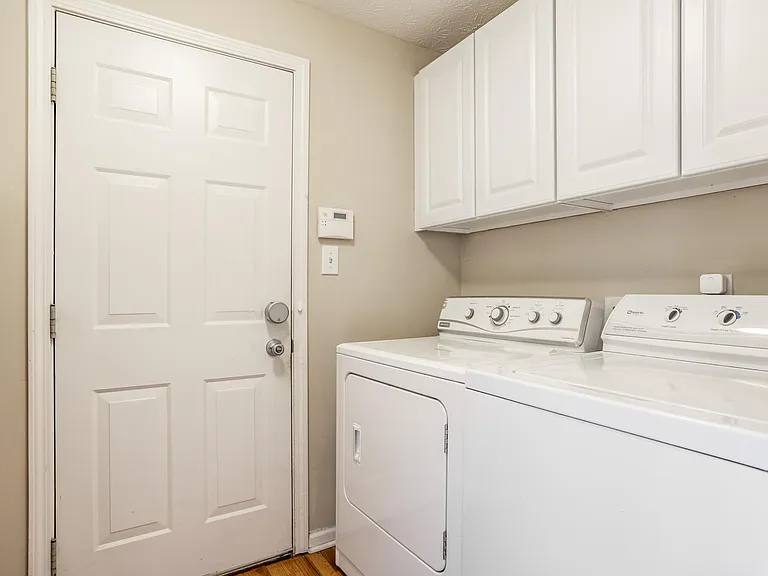 6765 Woodcliff Cir — Photo 18
