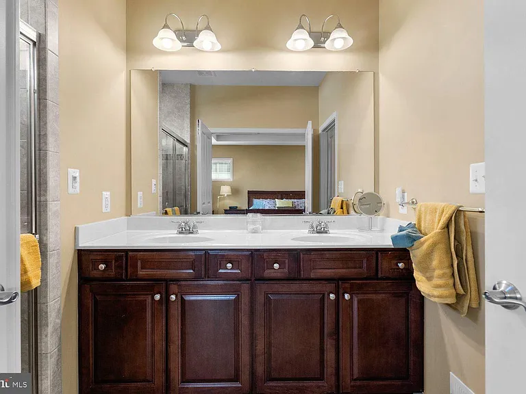 14103 Byrne Park Dr — Photo 9