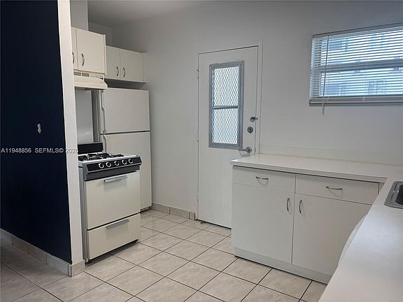 4th image of 1300 Lincoln Rd #B302