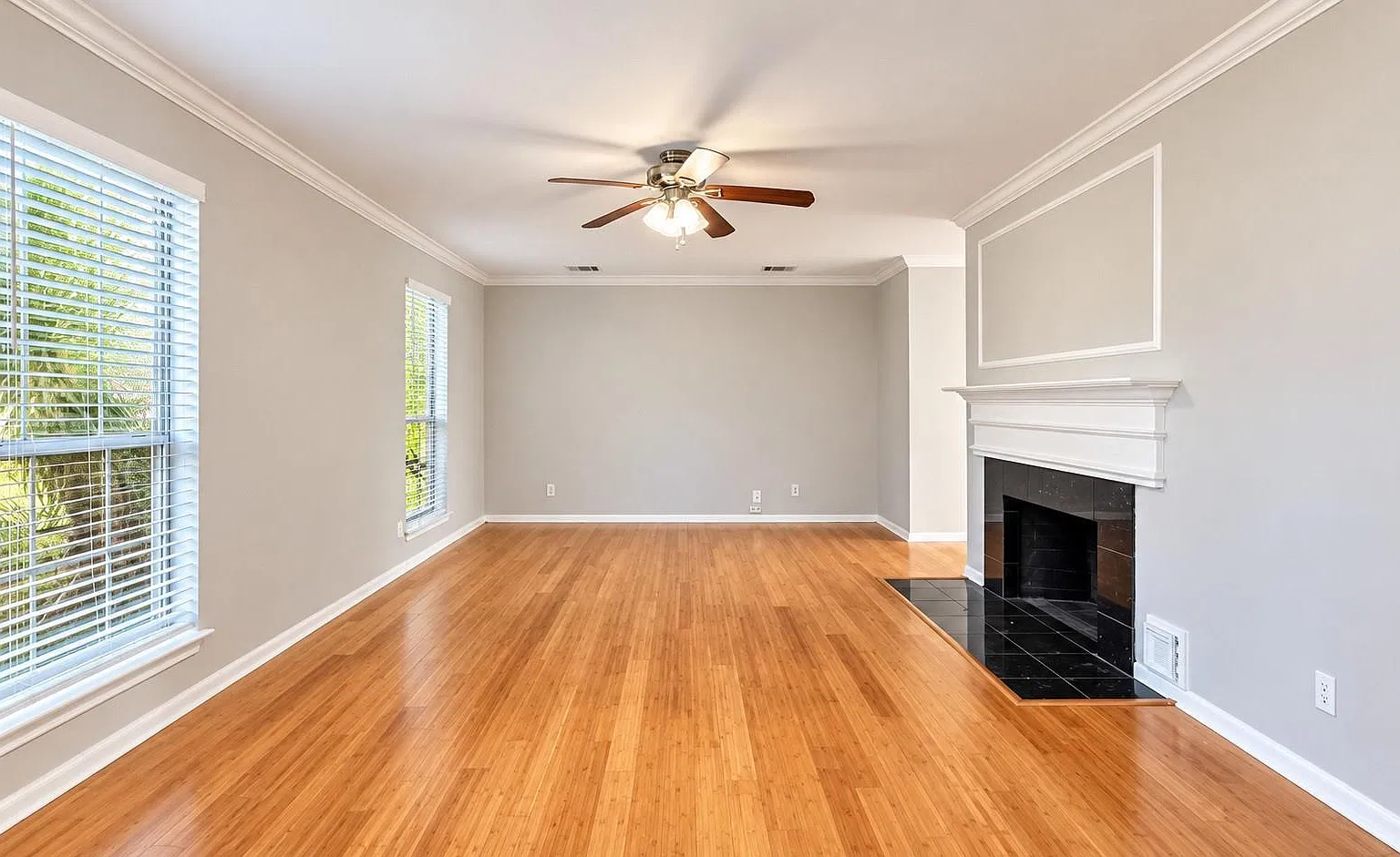 4 bed, 2.5 bath, 2399 sqft, $2,400 — Photo 4