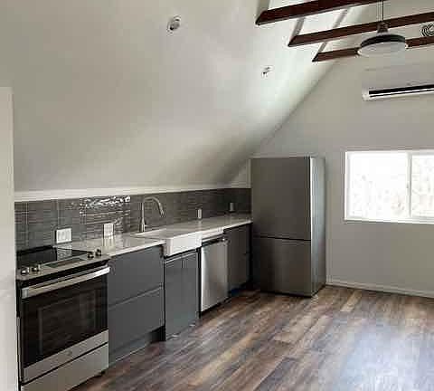4th image of 1570 Saint Paul St #5