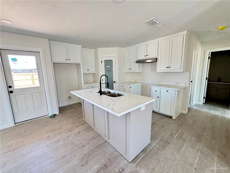 2209 Lana St — Photo 5