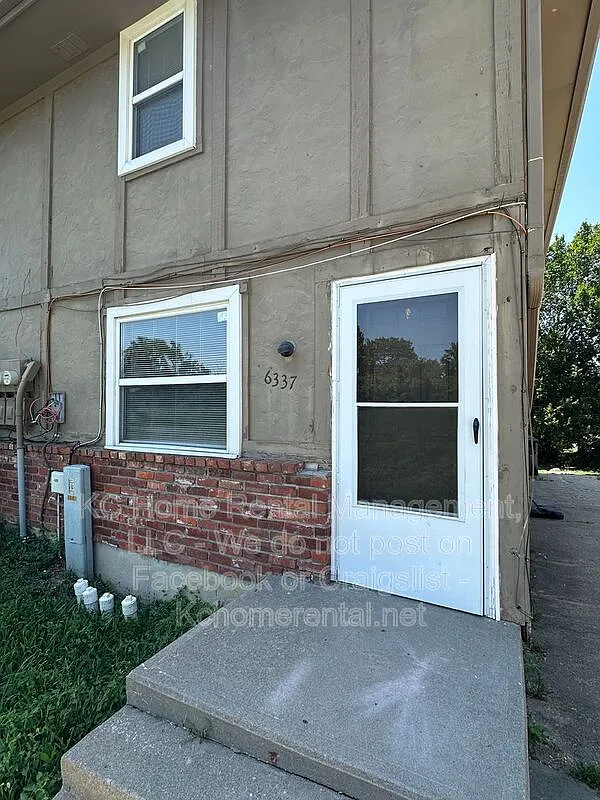 2 bed, 1.0 bath, 1000 sqft, $1,045 — Photo 3