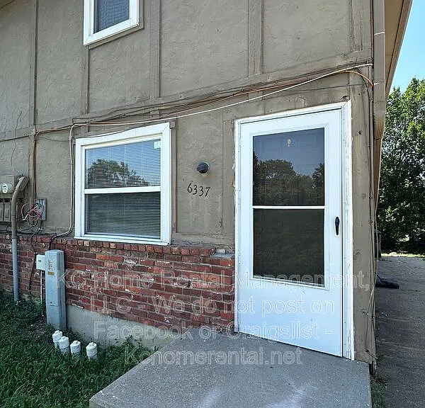 6337 N Wyandotte St — Photo 3