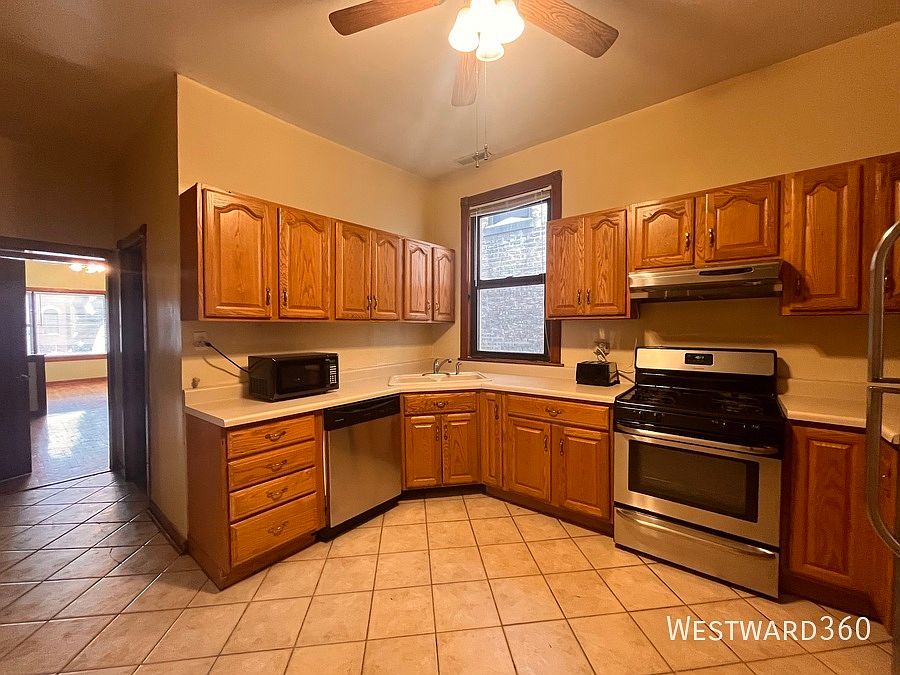 1st image of 3110 N Kenmore Ave #2