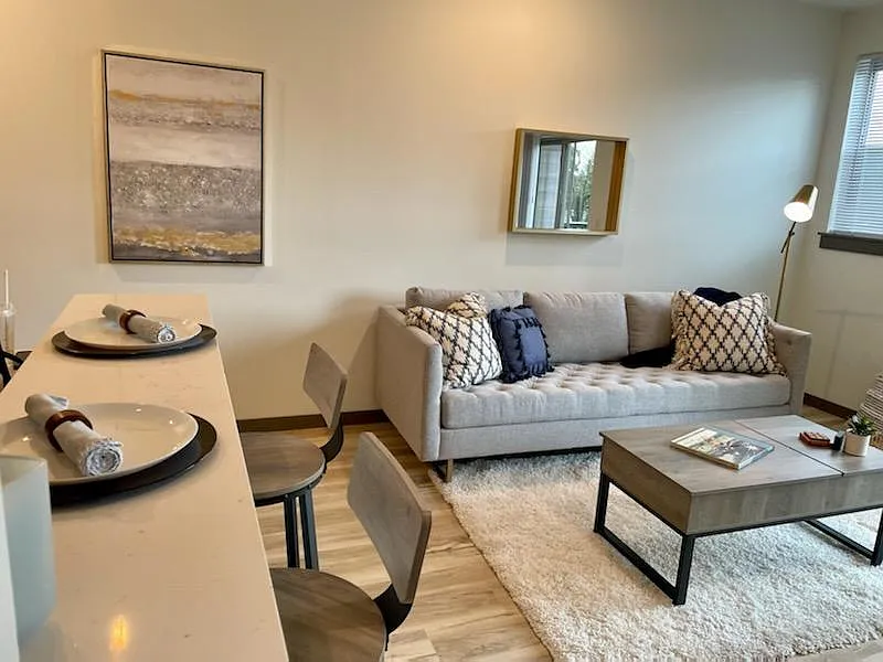 1 bed, 605 sqft, $1,900 — Photo 2