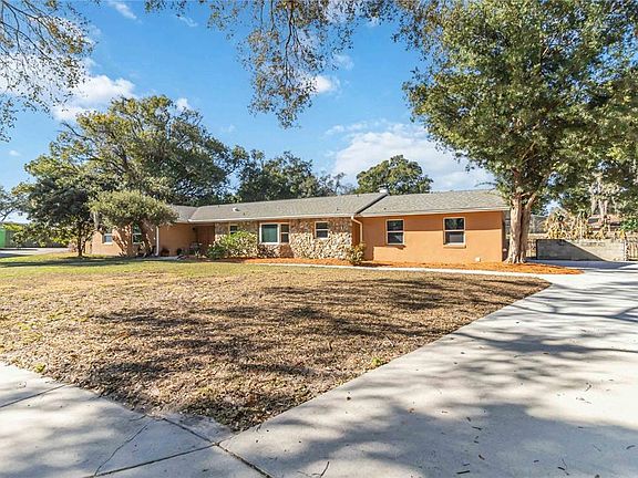 3rd image of 924 Wald Rd