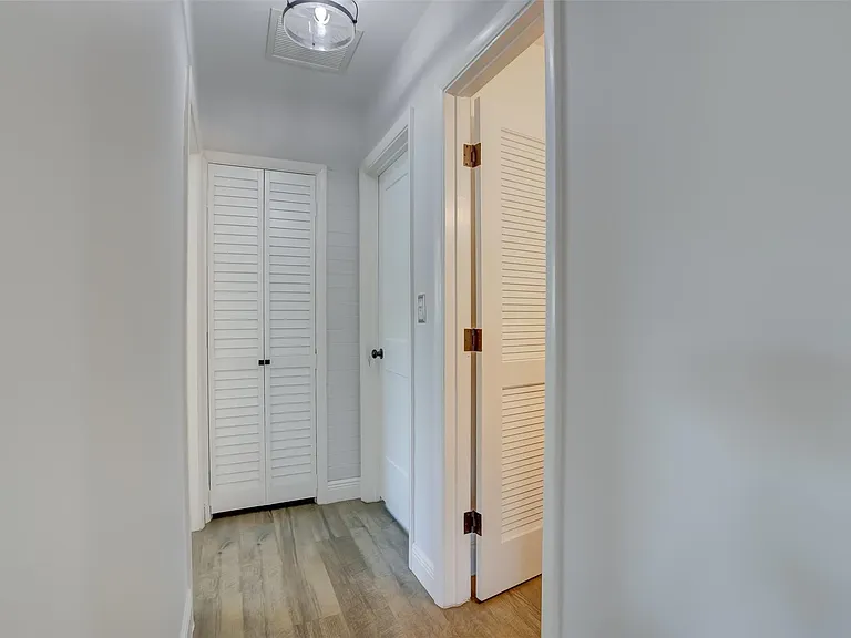 1450 N Riverside Dr #101 — Photo 14