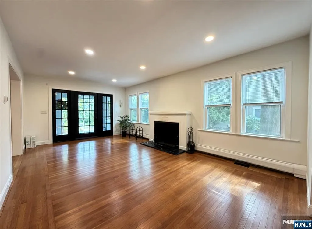 5 bed, 5.0 bath, $7,500 — Photo 3
