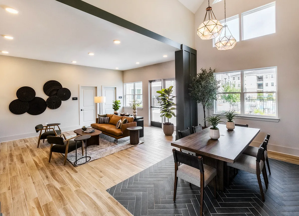 Building Photo - Woodlands Creekside