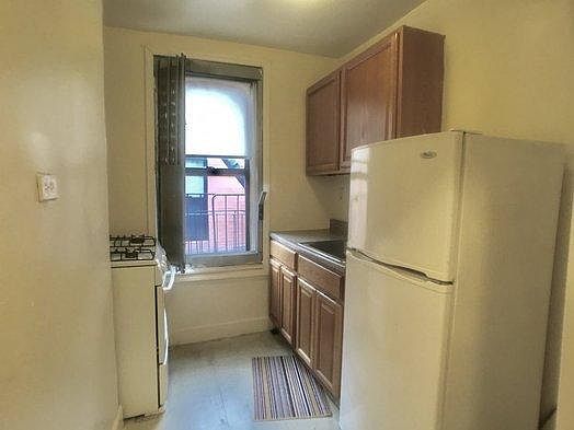 3rd image of 156 Woodworth Ave APT 4