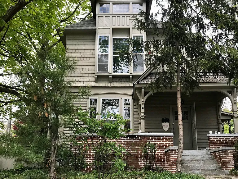 637 Wealthy St SE — Photo 1