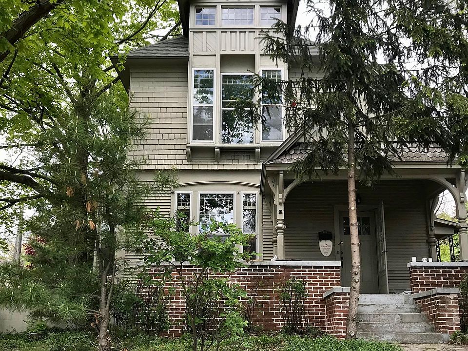 1st image of 637 Wealthy St SE
