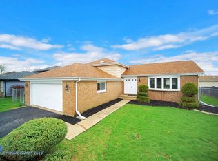 426 Wheatfield Rd, Matteson, IL 60443