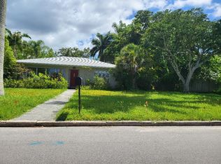 910 Riverside Dr E, Bradenton, FL 34208