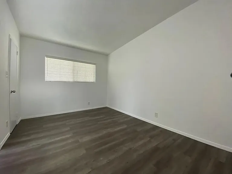 241 4th Ave #10 — Photo 7
