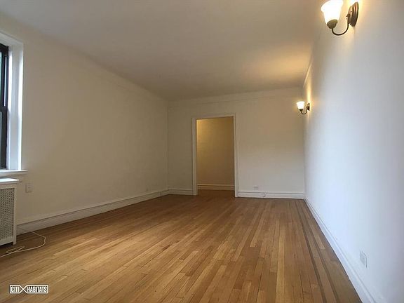 4th image of 3121 29th St APT 3C