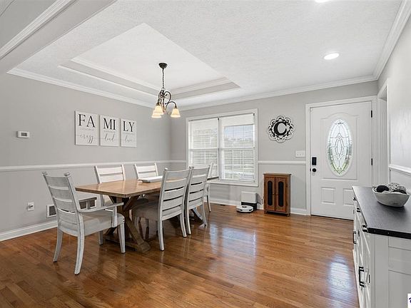 3rd image of 16 Brentwood Dr