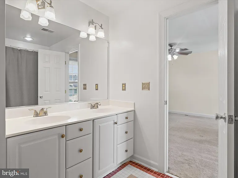 7441 Heatherfield Ln — Photo 17