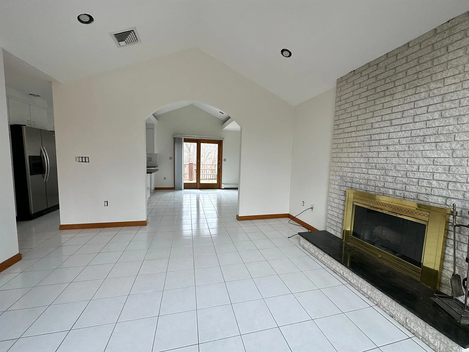 4 bed, 1900 sqft, $5,000 — Photo 4