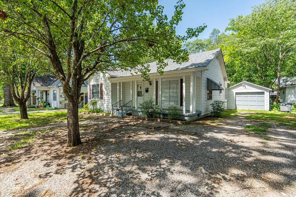 102 Chitwood St — Photo 2