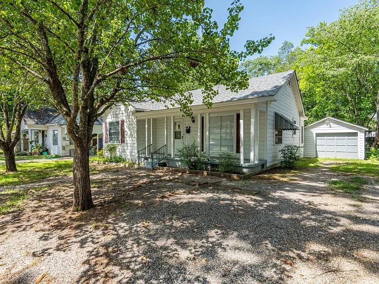 102 Chitwood St — Photo 2