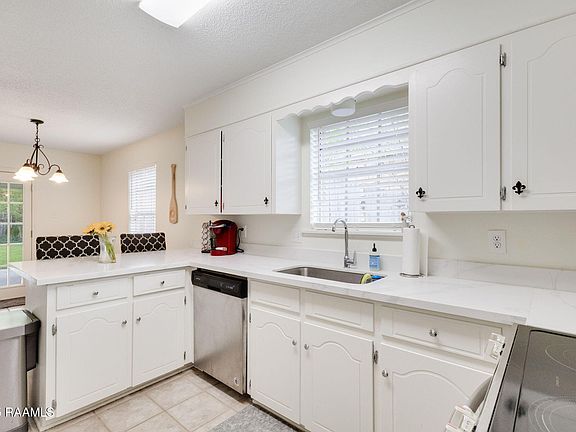 5th image of 218 Caledonia Dr