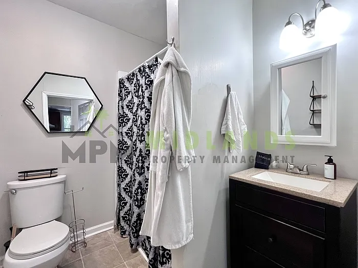 2 bed, 1.0 bath, 800 sqft, $1,800 — Photo 4