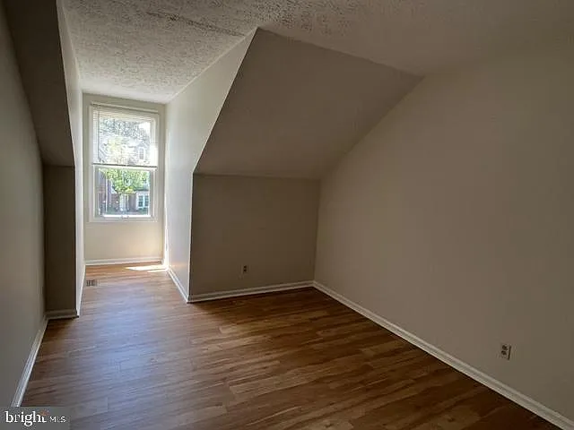 406 Williamsburg Ct — Photo 16