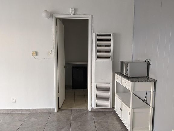 5th image of 3333 S Mentone Ave #6
