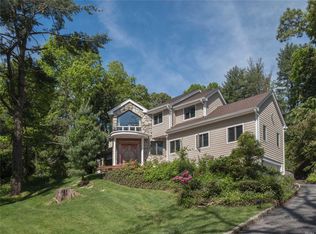 38 Valley Rd, Old Westbury, NY 11568