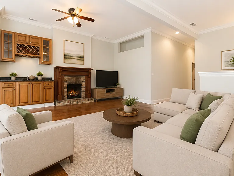 934 W Newport Ave #3 — Photo 3