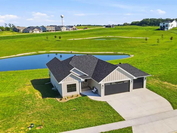 206 Westwood Cir, Kalona, IA 52247