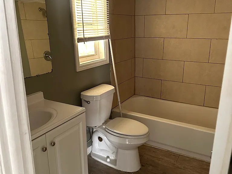 816 E Baker St #B — Photo 2
