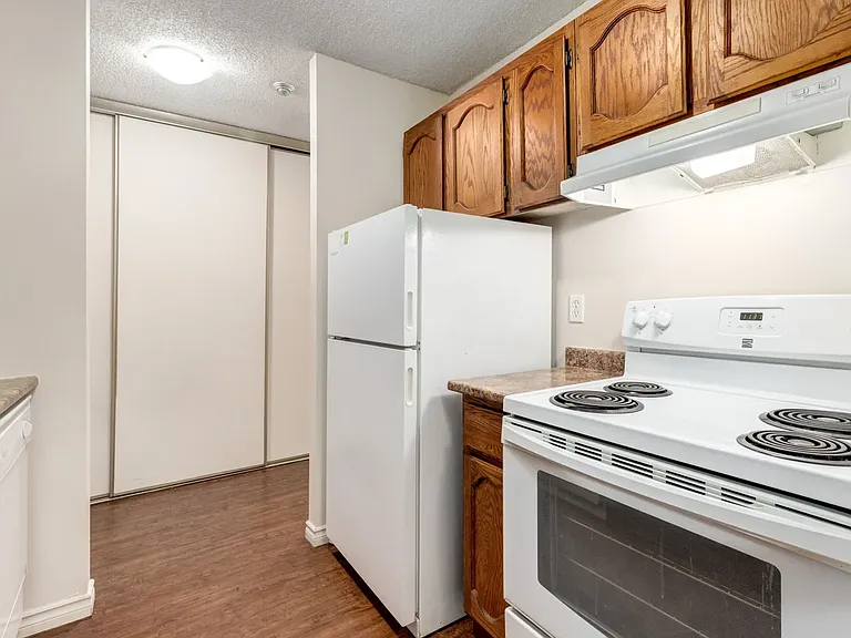 1825 Woodview Dr SW — Photo 25