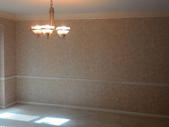 5th image of 608 White Oak Ln