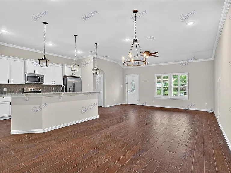 1310 Yale St — Photo 9