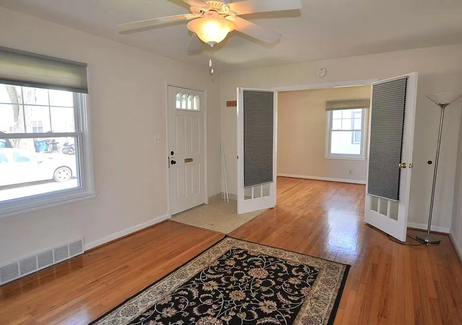 906 Sylvan — Photo 2