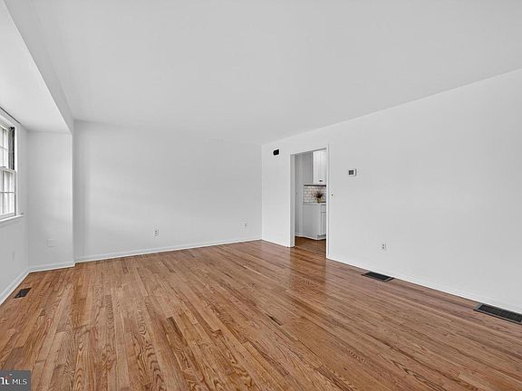 2nd image of 12 Main St S