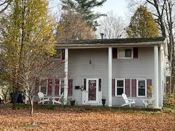 303 John St, Holly, MI 48442