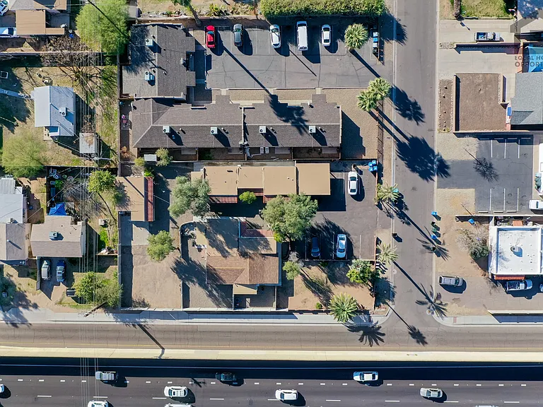2501 W Belmont Ave — Photo 19