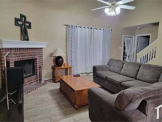4 bed, 1767 sqft, $2,200 — Photo 2