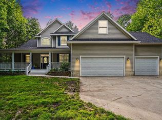 6400 Boulder Dr, Norton Shores, MI 49444