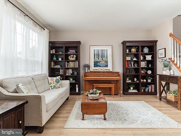 4th image of 9648 Saybrooke Dr