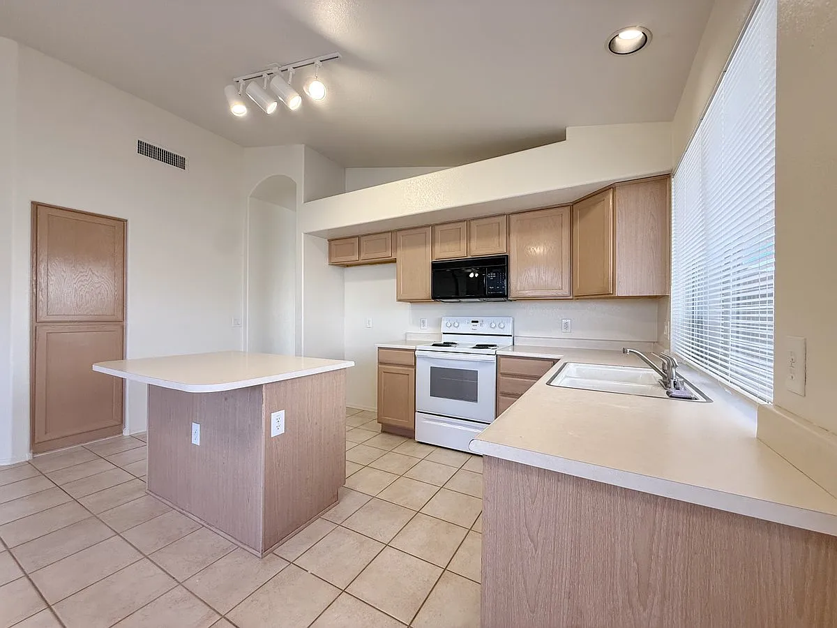 9765 W Yukon DR — Photo 3