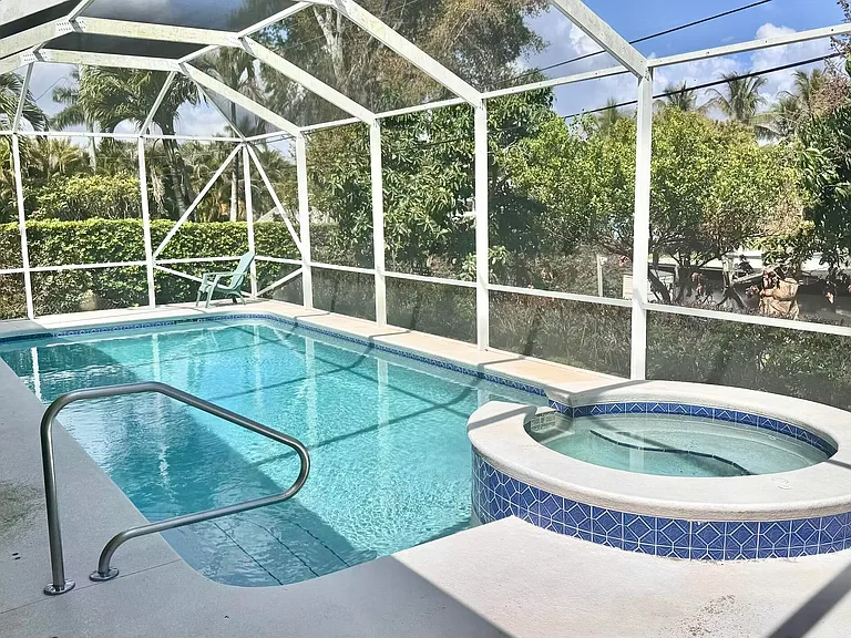 510 SW South Carolina Dr — Photo 2