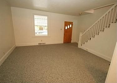4th image of 1329 Victoria Ave