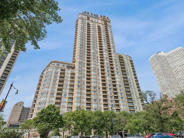 2550 N Lakeview Ave #S204 — Photo 1